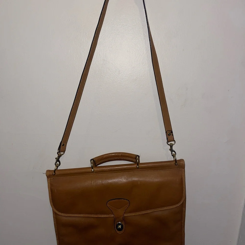 Classic Tan Leather Unisex Leather Messenger Bag